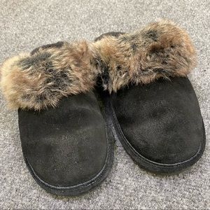 Zealand Fuzzy Slippers